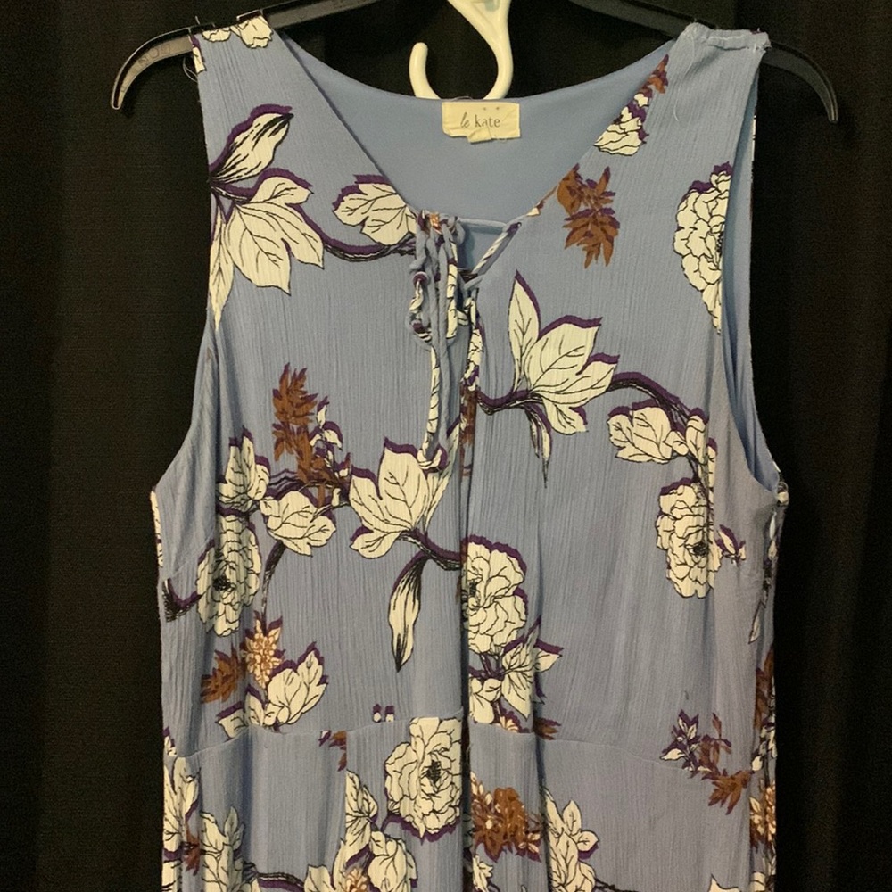 Brand- le Kate, Size- 2X, Color- Light blue, white and purple floral design